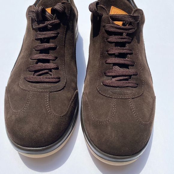 LOUIS VUITTON AUTHENTIC MEN’S VINTAGE SNEAKERS.EUC..USED ONLY ONCE! (LIKE NEW) - Picture 2 of 9